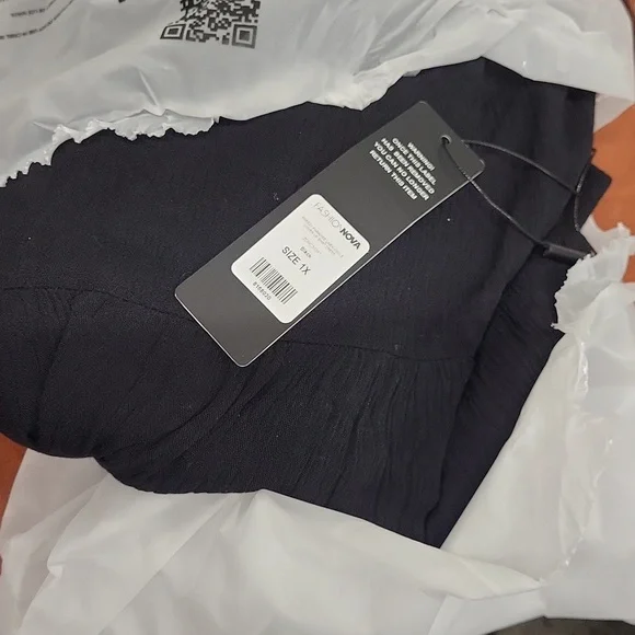 Fashion Nova Cover Up - Picture 5 of 5